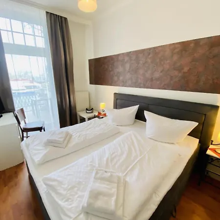 別荘 Doppelzimmer Buffet, Direkt Am Alten Strom *